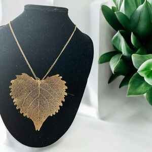 Gold Botanical Leaf Necklace with Intricate Detailing